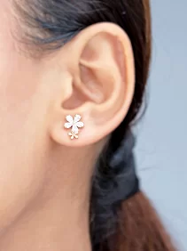 White and Gold Flower Stud Earrings